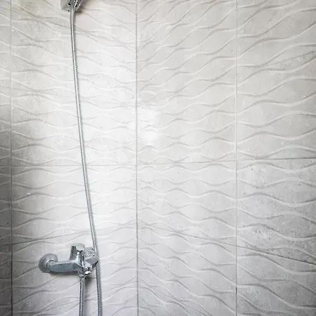 Three Spacious 150m From The Americas Promenade *