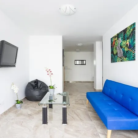 Classbnb - Three Spacious 150m From The Americas Promenade