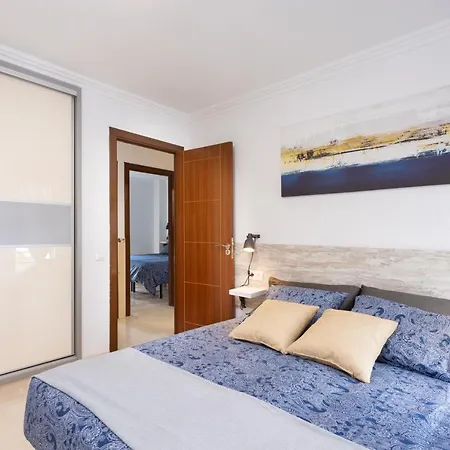 Classbnb - Three Spacious 150m From The Americas Promenade