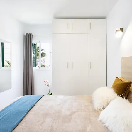 Three Spacious 150m From The Americas Promenade *