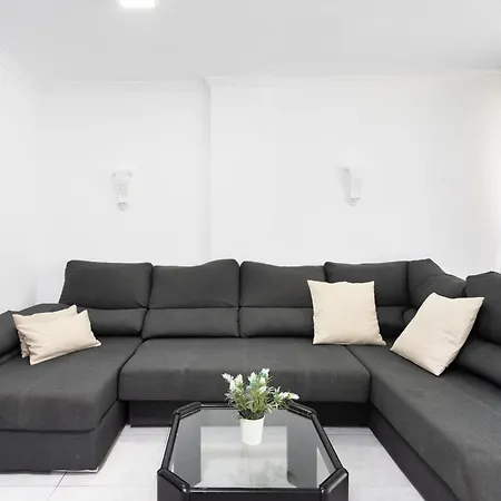 Apartment Classbnb - Three Spacious 150m From The Americas Promenade *