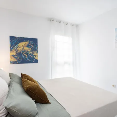 Three Spacious 150m From The Americas Promenade Lägenhet *