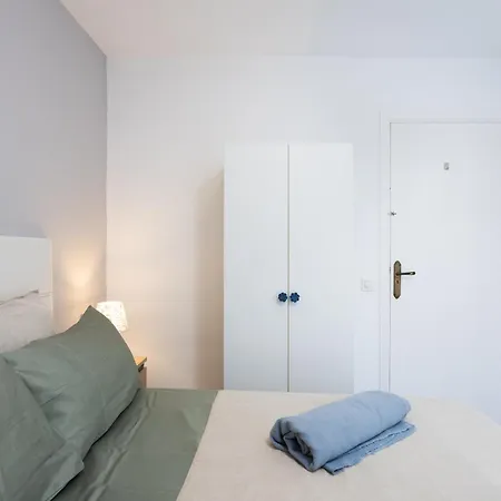 Three Spacious 150m From The Americas Promenade *