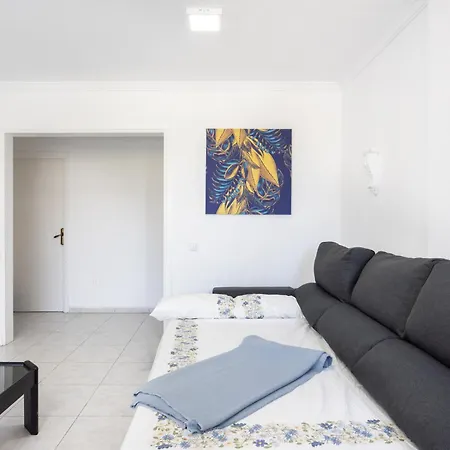 Three Spacious 150m From The Americas Promenade