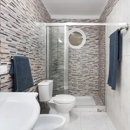 Lejlighed Three Spacious 150m From The Americas Promenade